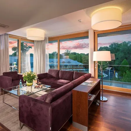 Dorint Thermenhotel מלון