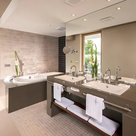 Ξενοδοχείο Dorint Thermenhotel