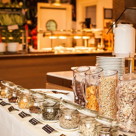 Ξενοδοχείο Dorint Thermenhotel 4*